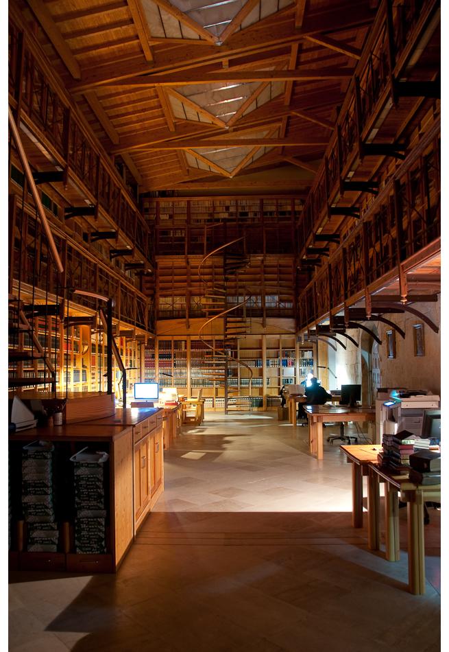 FOTOInterior de la Biblioteca de Silos